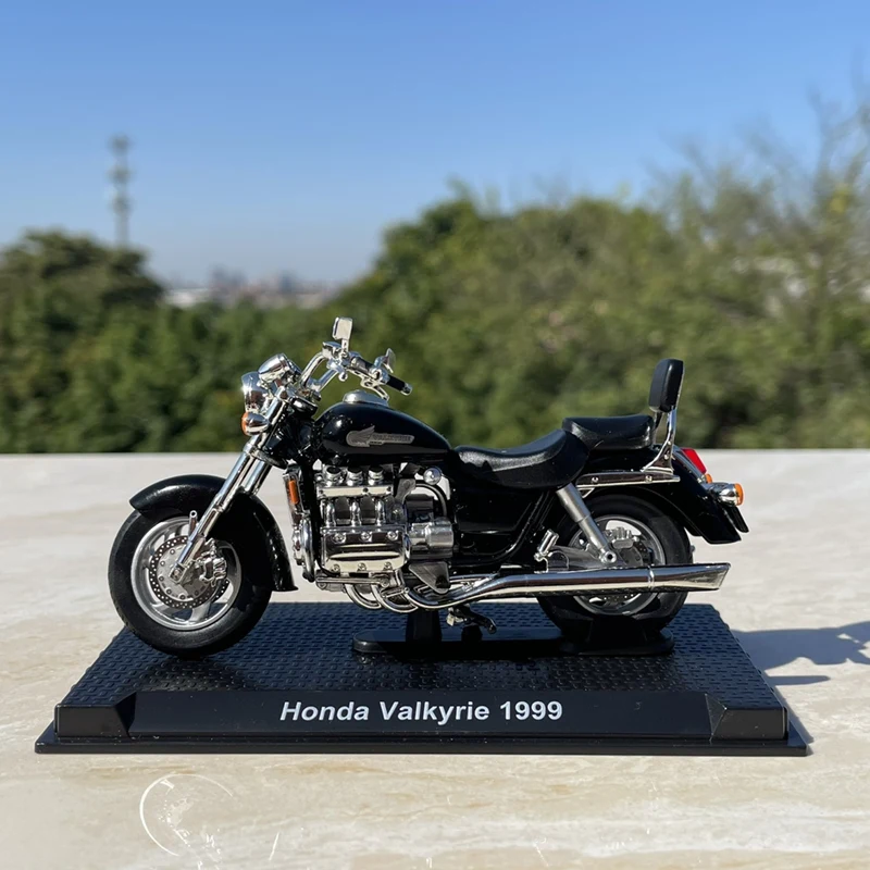 Model Kit Valkyrie - 1:18 ze stopu 1999 Valkyrie Touring