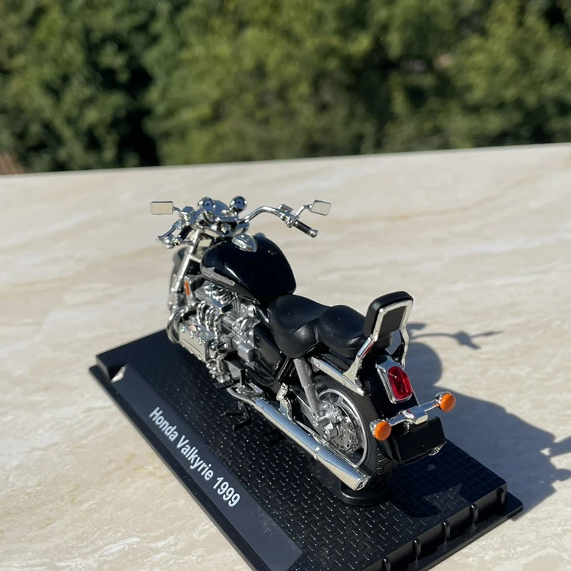 1:18 ze stopu 1999 Valkyrie To – Model Kit Valkyrie recenzja i cena